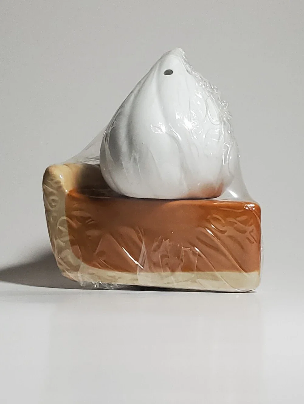 Pumpkin Pie HolidayThemed with Whipped-Topping Salt & Pepper Shaker Set NWOT